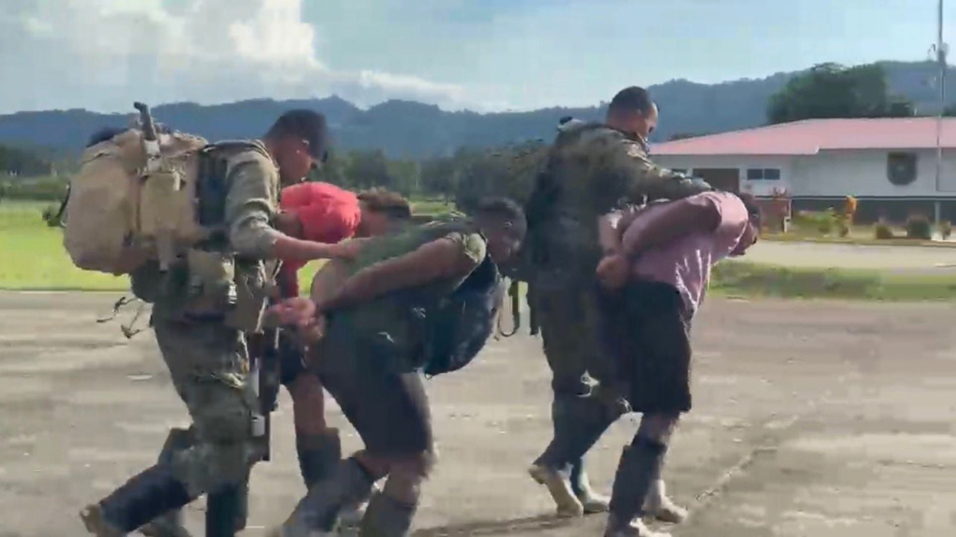 Capturados en el operativo binacional entre fuerzas militares de Colombia y Panamá - Foto tomada de: X @Ejercito_Div7