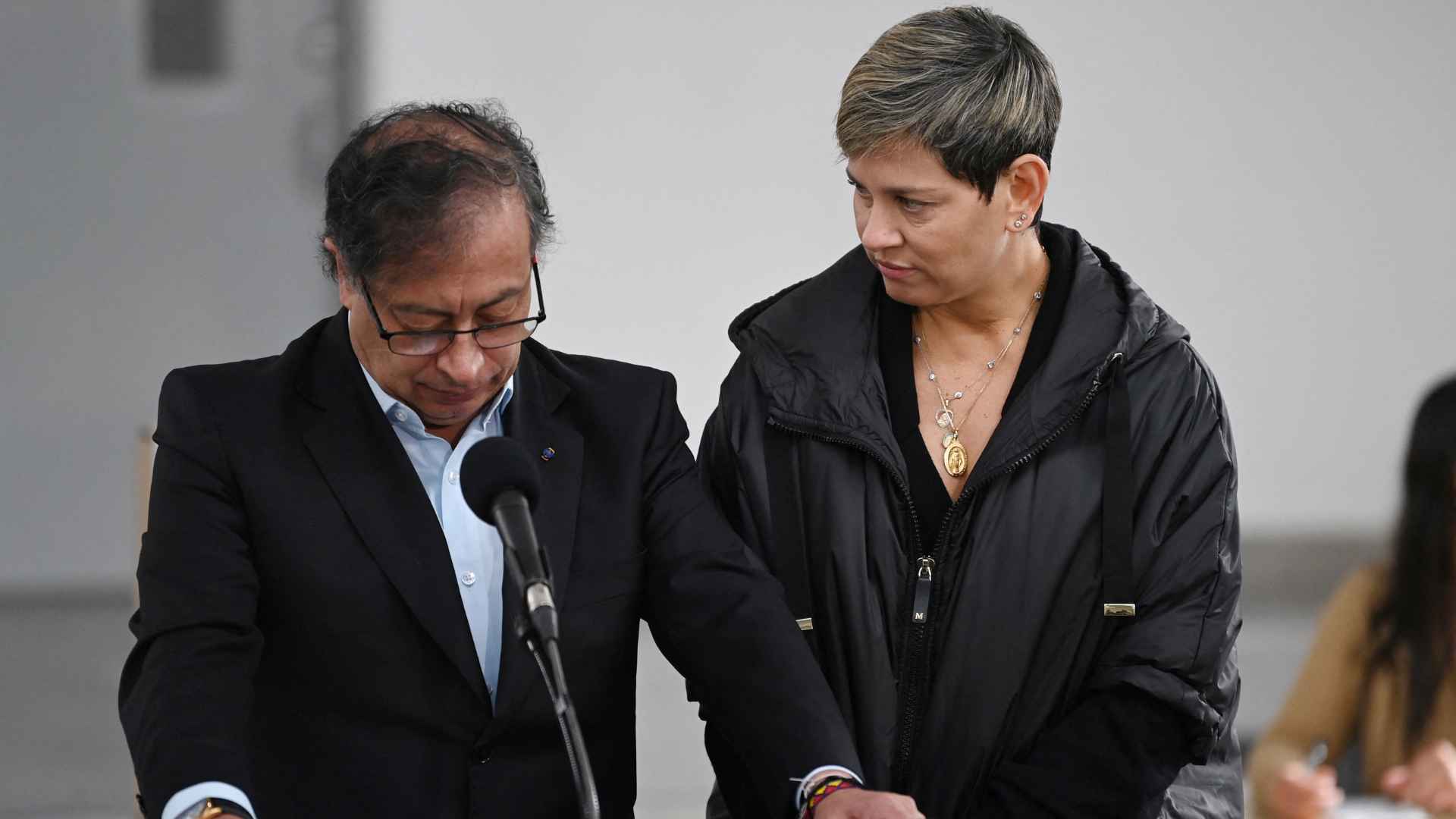 Gustavo Petro y Verónica Alcocer - Foto AFP