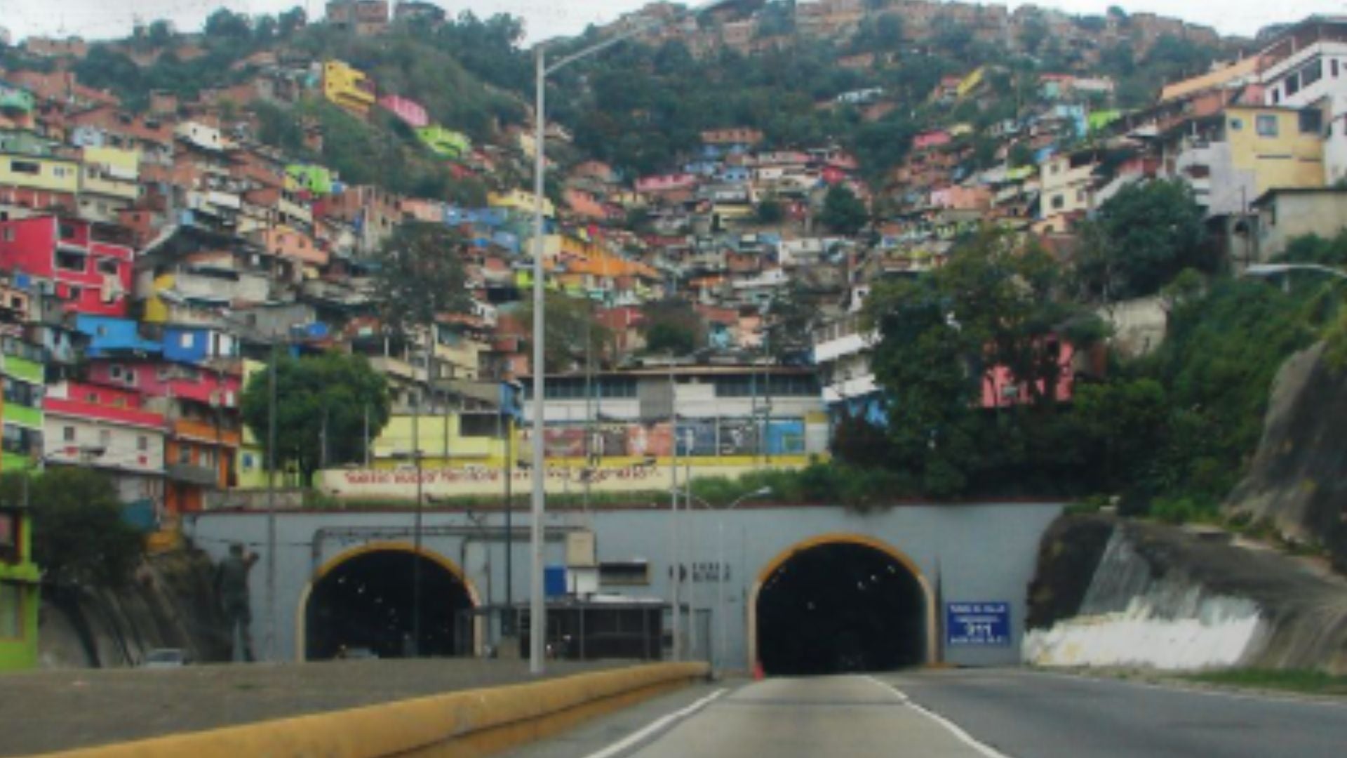 Túnel El Paraíso (Caracas, Venezuela) - Foto: X