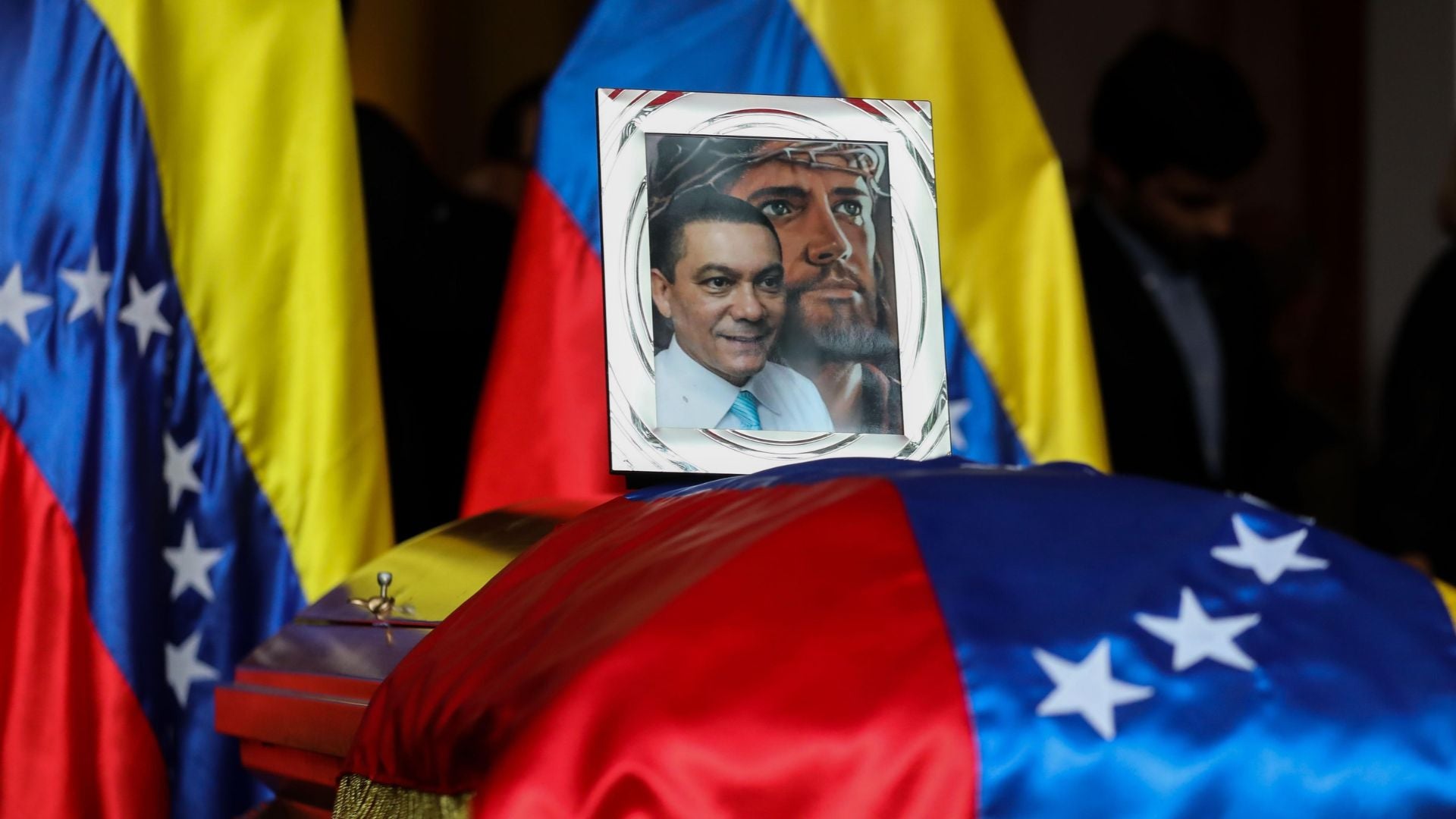 El cuerpo del concejal fallecido Fernando Albán, durante un homenaje póstumo-Foto: EFE