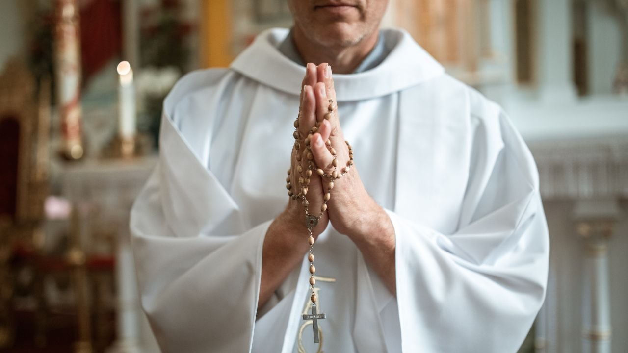 Sacerdote - Foto Canva
