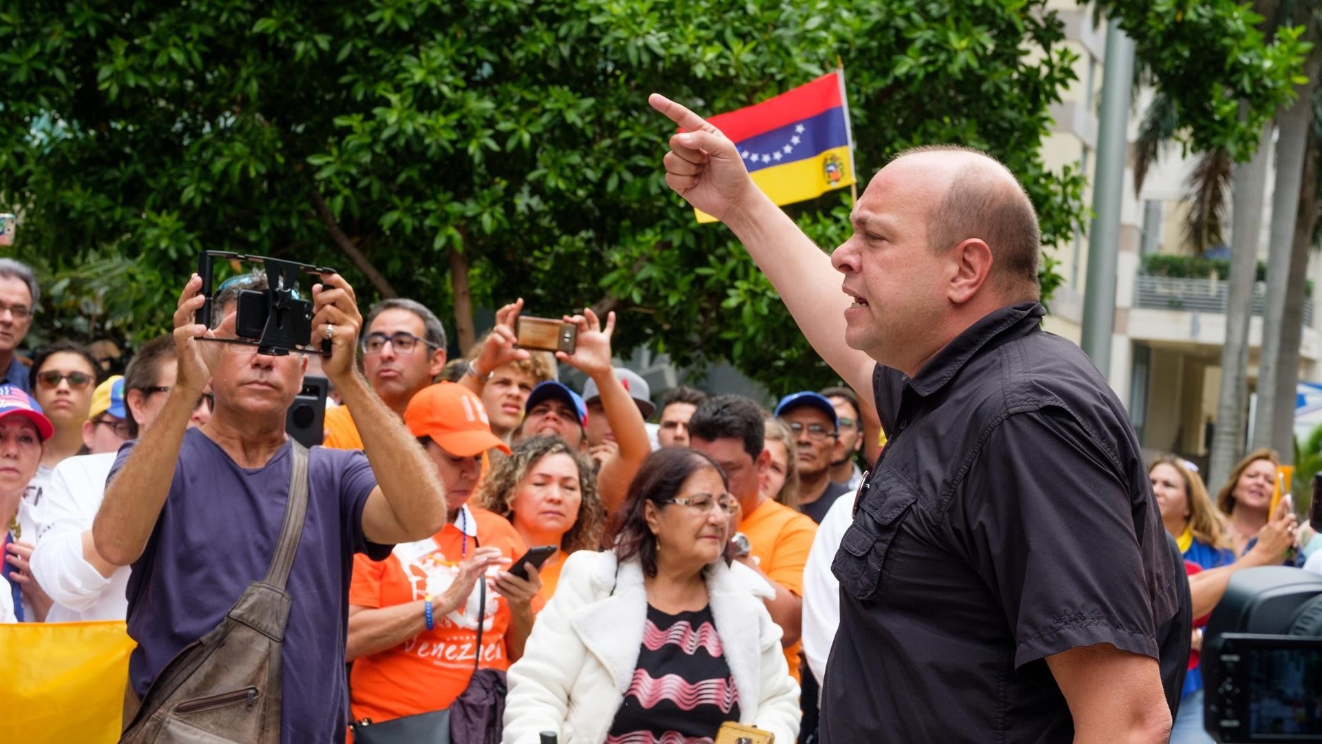 José Amalio Graterol (d), del partido Vente Venezuela. (EFE)