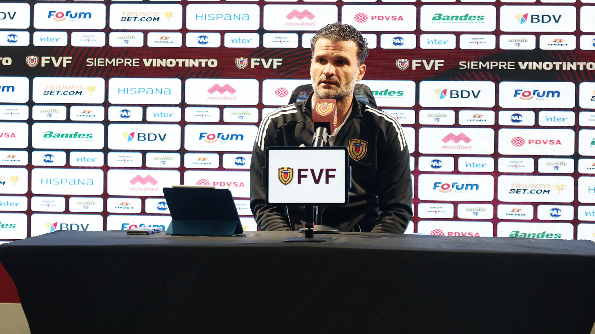 Oswaldo Vizcarrondo, DT de la Vinotinto - Foto: EFE