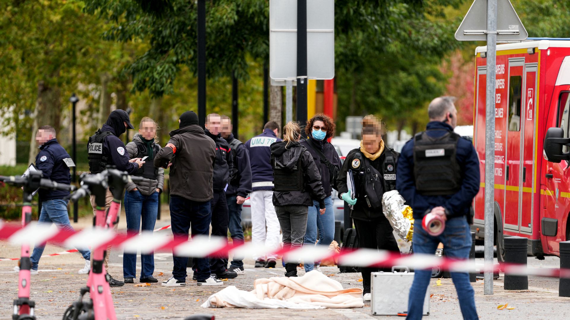 Un hombre mata a una persona y hiere a cuatro tras abrir fuego cerca de París - AFP