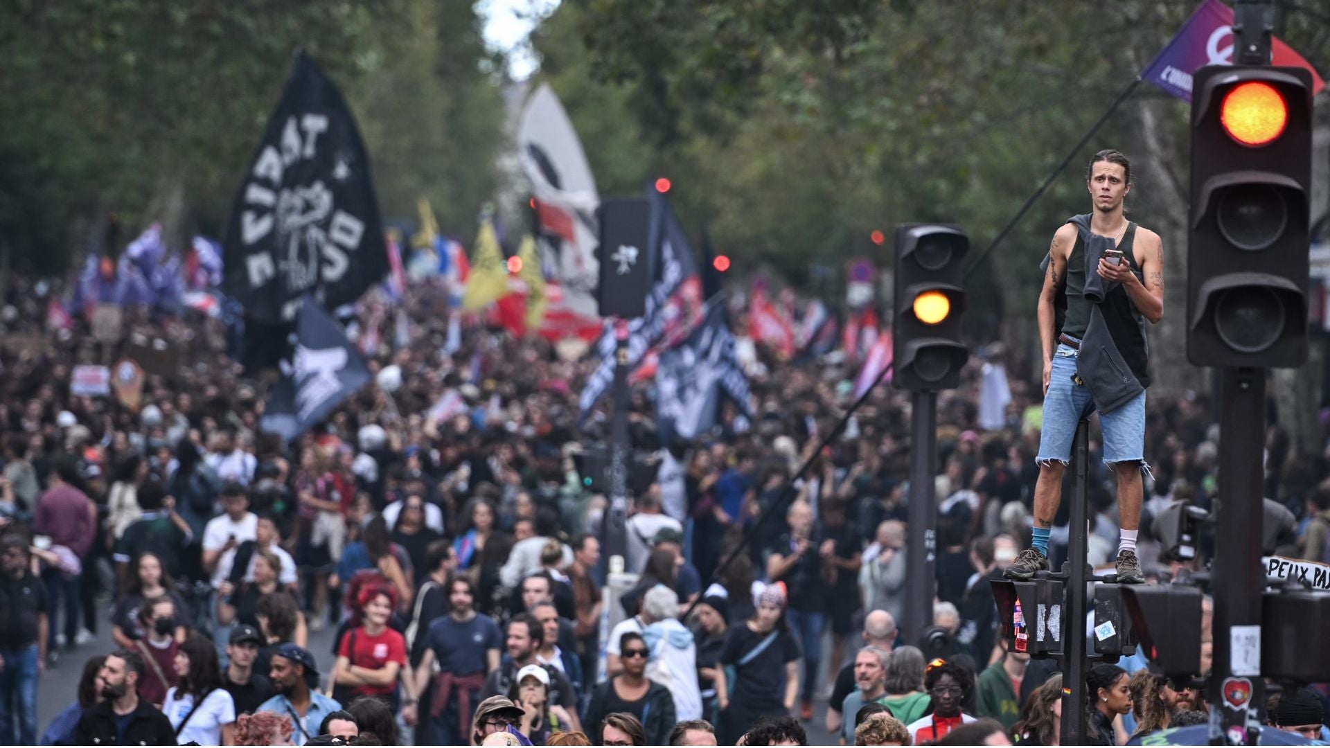 detenidos y disturbios al término de las protestas en Francia-Foto EFE