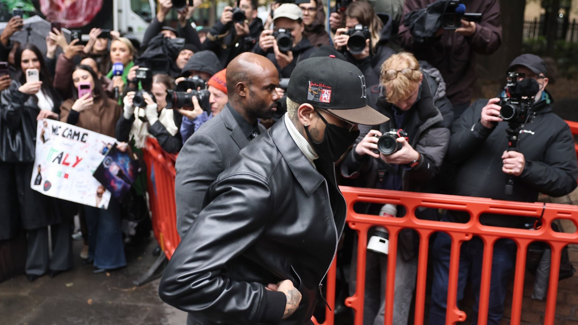 El cantante Chris Brown llega al Tribunal de la Corona de Southwark en Londres-Foto EFE