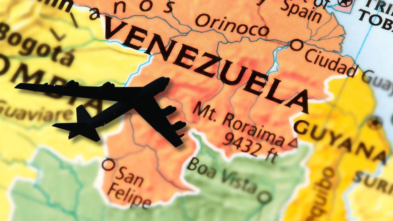 Aviones sobrevuelan el Arco Minero - Canva