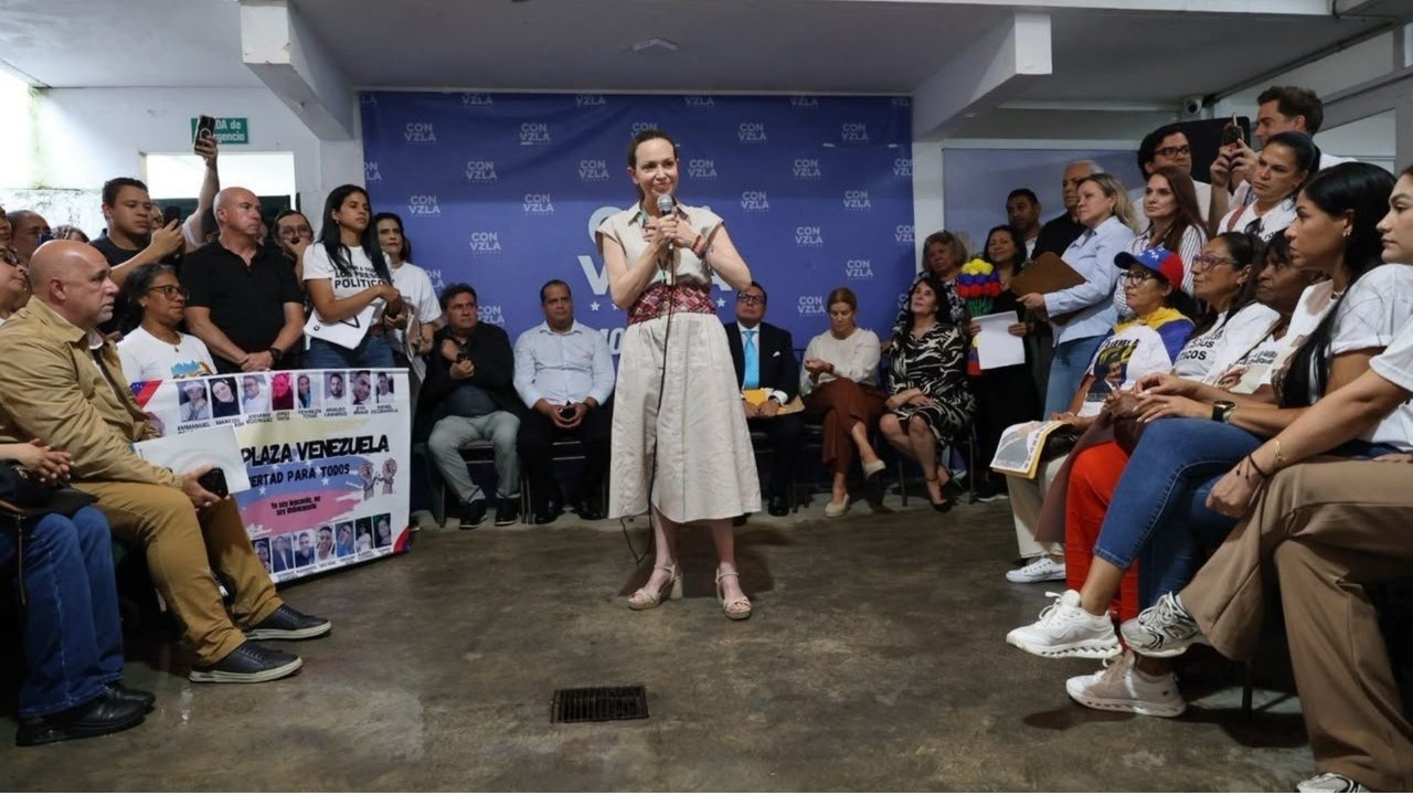 María Corina Machado se reúne con familiares de presos políticos en Venezuela