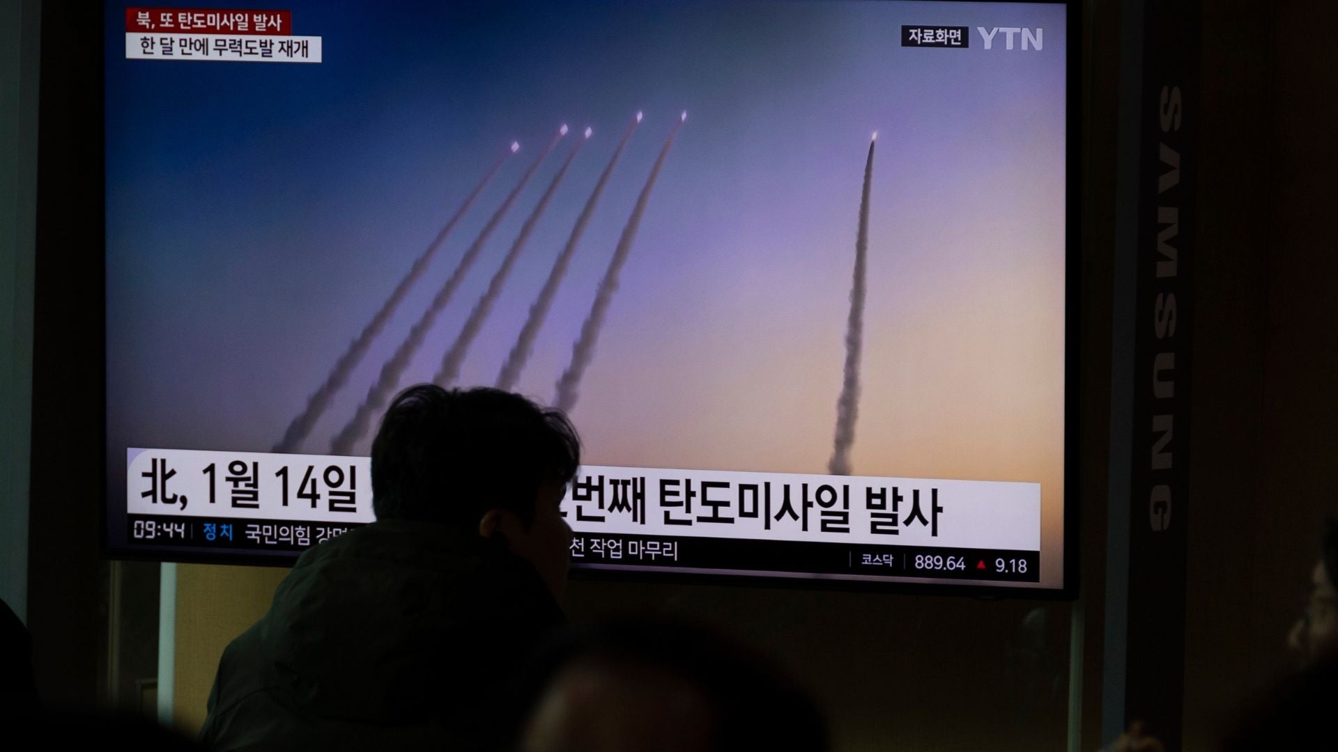 Corea del Norte lanza más de 10 misiles balísticos hacia el mar de Japón-Foto EFE
