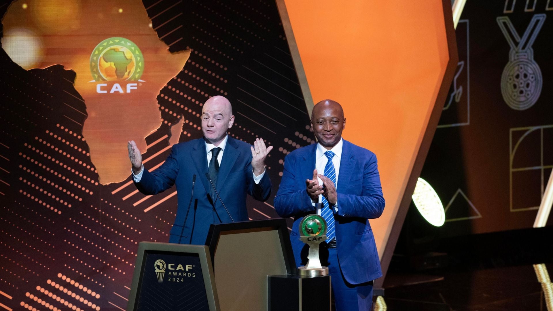 FIFA Presidente Gianni Infantino y Presidente Patrice Motsepe-Foto EFE