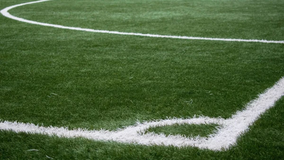 Cancha de fútbol (Canva)