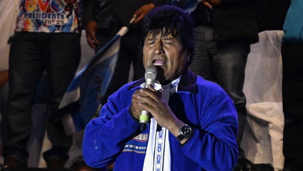 Morales y Mesa juegan sus últimas cartas en cierres de campaña en Bolivia