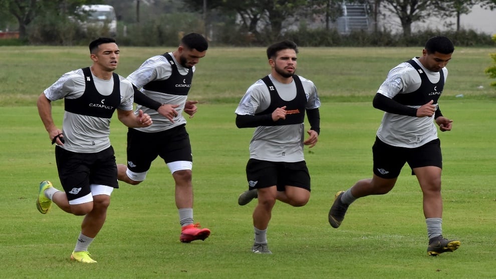 Con nerviosismo y advertencias se reinicia el fútbol en Paraguay