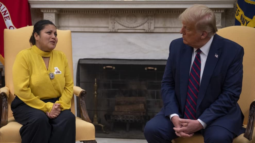 Donald Trump recibió en la Casa Blanca a la familia de soldado asesinada