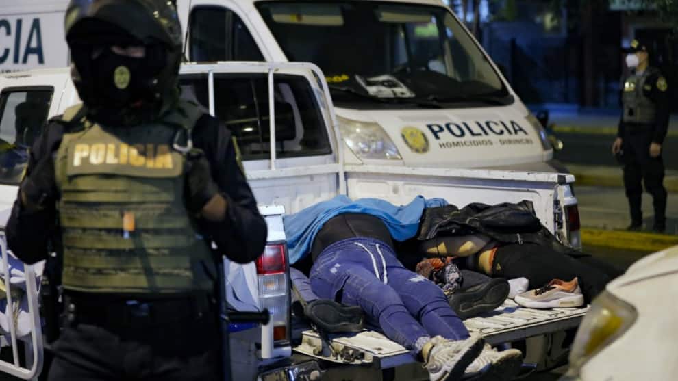 Estampida por irrupción policial en fiesta ilegal en Perú dejó 13 muertos