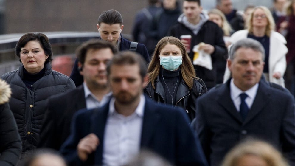 Reino Unido se plantea "extensos confinamientos locales" ante rebrote de virus