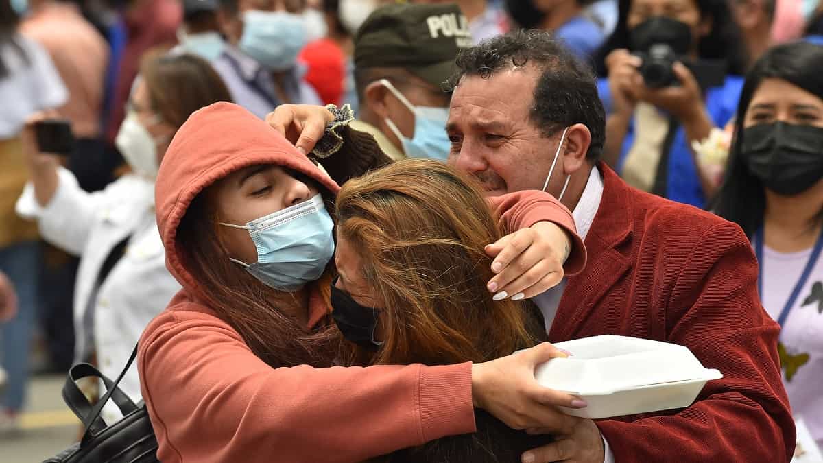 Ecuatorianos logran salir de Ucrania
