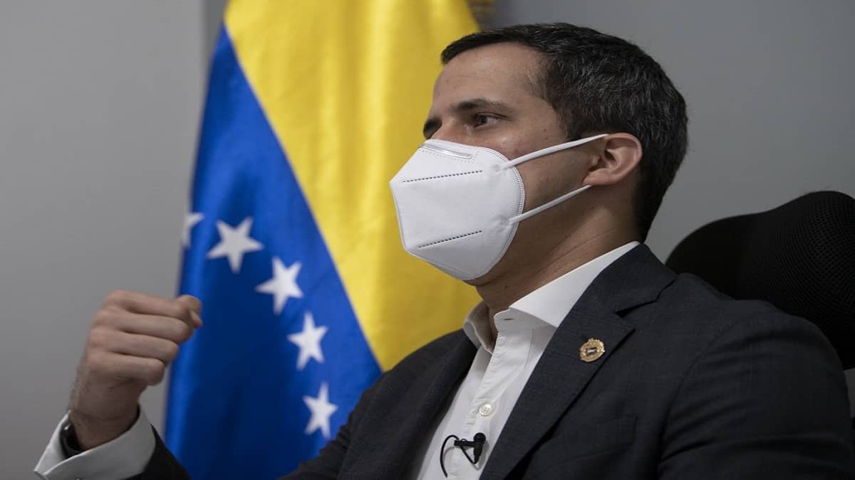 AFP | Entre elecciones y amenazas de cárcel, Guaidó busca más sanciones para Maduro