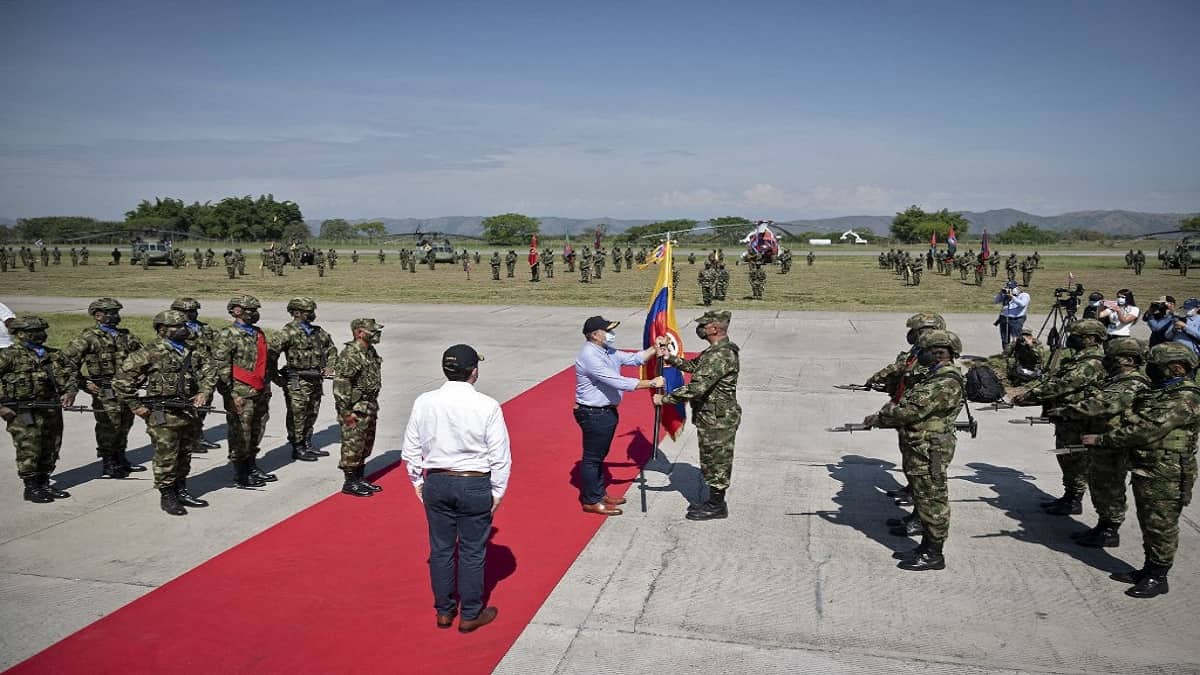 Colombia lanza fuerza de élite de 7.000 militares para luchar contra rebeldes y narcos