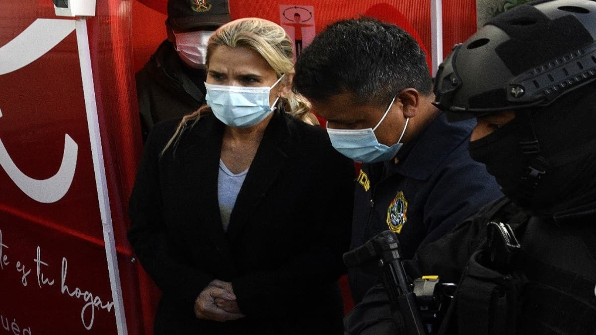 Fiscalía de Bolivia pide seis meses de cárcel preventiva para expresidenta Áñez