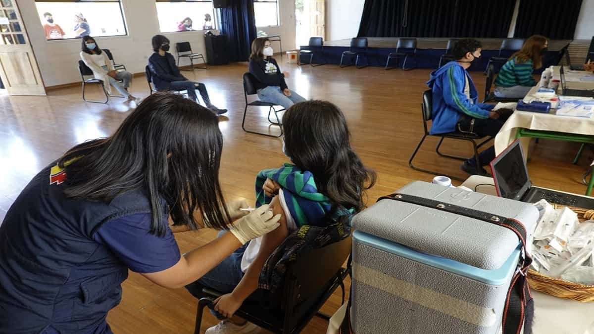 Vacunación de adolescentes en Ecuador