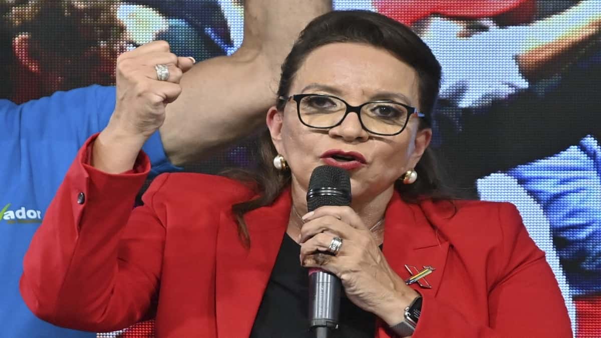 Xiomara Castro de Zelaya encaminada a ser la primera mujer que dirija a Honduras desde la Presidencia. Foto: AFP