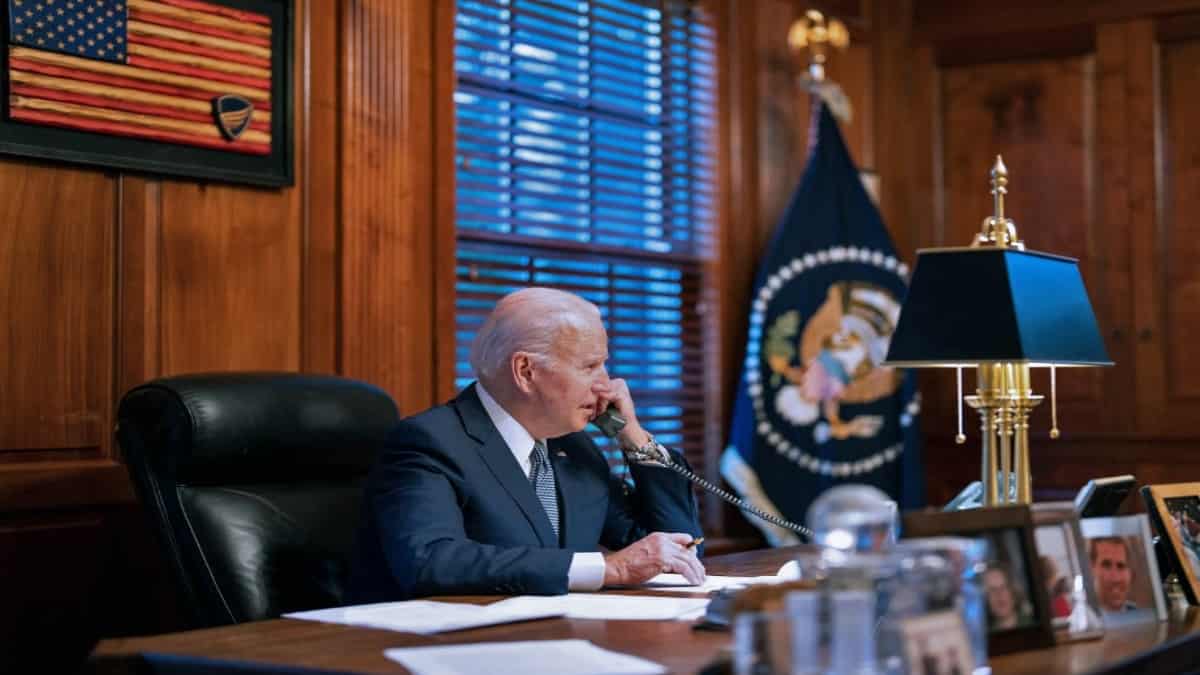 El presidente de Estados Unidos, Joe Biden, sostuvo una conversación con su homólogo ruso Vladimir Putin. Foto: AFP