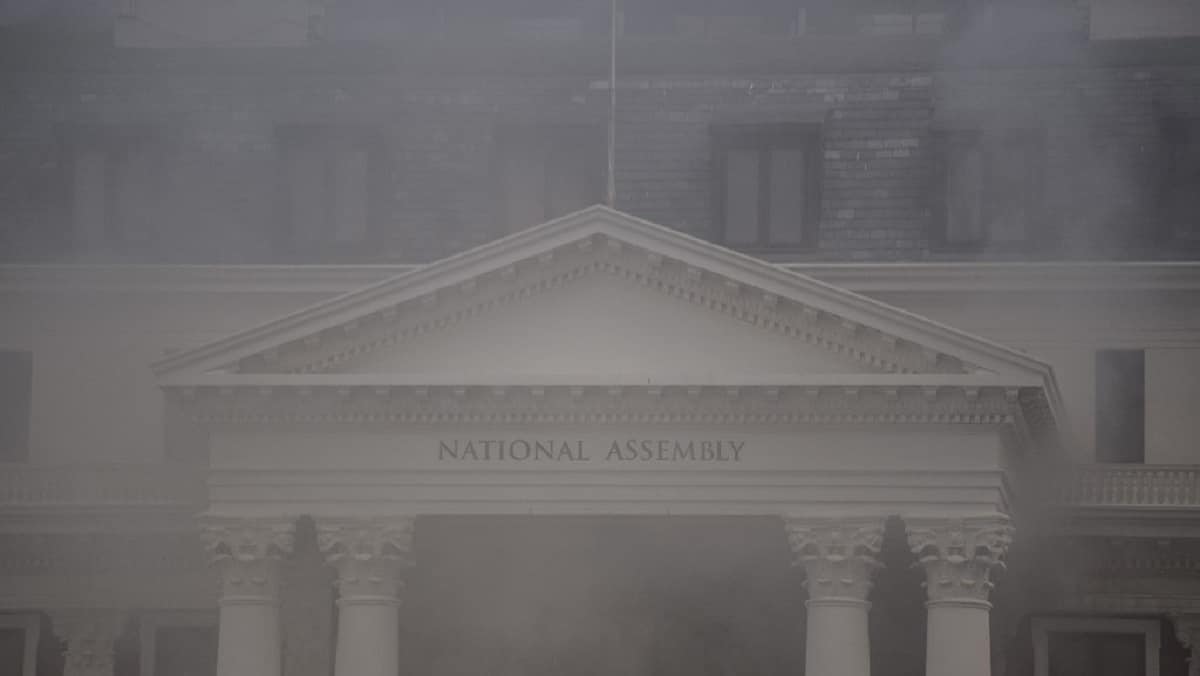 Incendio en el Parlamento de Sudáfrica / AFP
