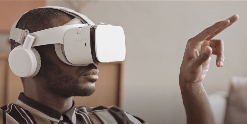 Efecto Naím explora el metaverso.