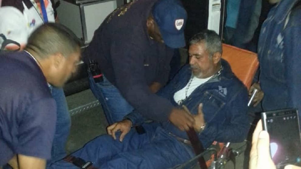 Trabajador que fue golpeado en la operación/ Foto: @maurozam10