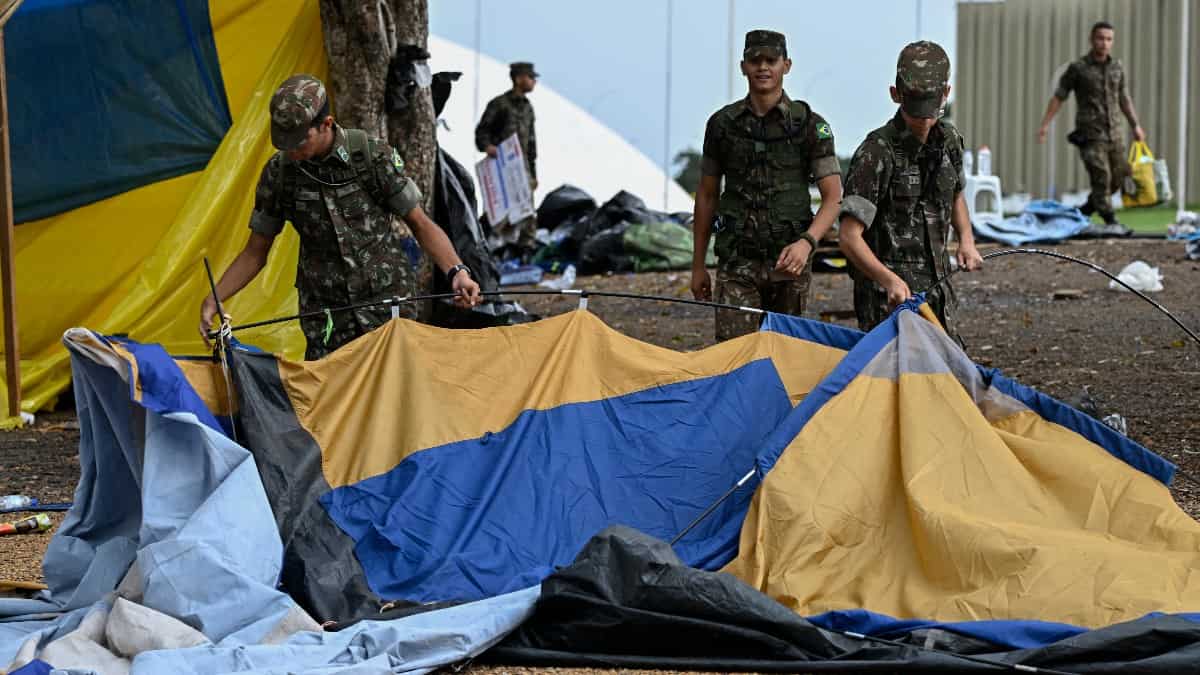 Ejército de Brasil desaloja múltiples "campamentos bolsonaristas"