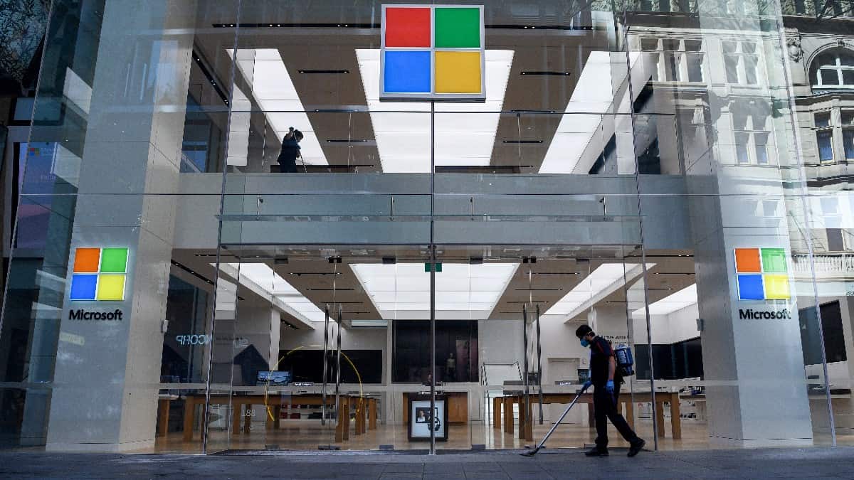 Microsoft patenta un chatbot para “conversar” con seres queridos fallecidos