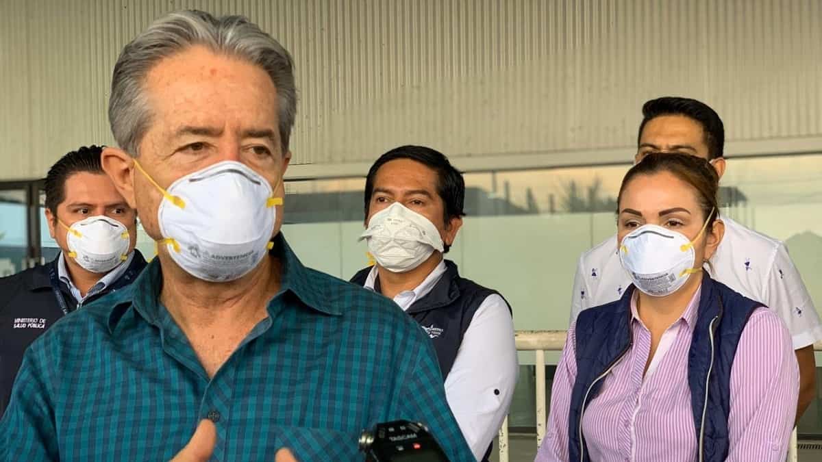 Piden renuncia de titular de Salud en Ecuador por vacunación de familiares