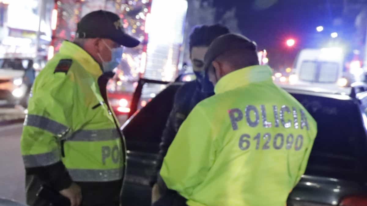 Hombre que quemó a su pareja por negarse a lavar los platos recibe casa por cárcel