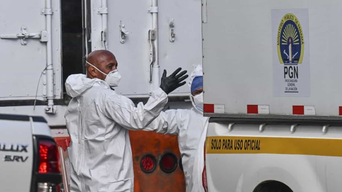 Traslado de cuerpos tras accidente de bus en Panamá