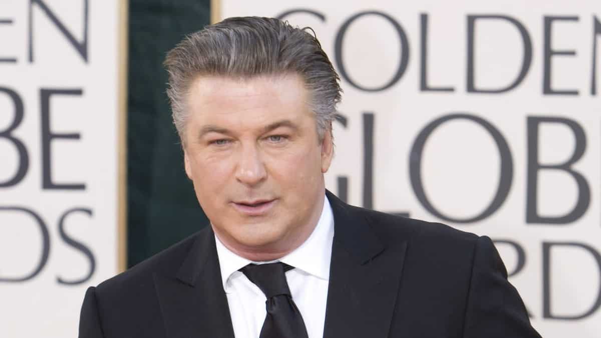 FBI concluyó que Alec Baldwin sí disparó el arma que mató a Halyna Hutchins