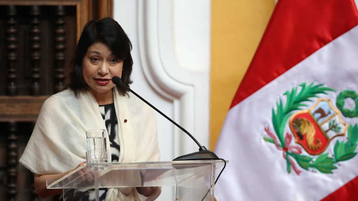 Perú declaró "persona non grata" al embajador de México y le otorgó "72 horas para abandonar" el país