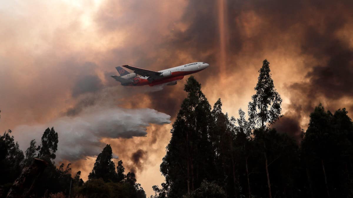 Así se cayó un avión que apagaba incendios en Chile: el piloto sobrevivió