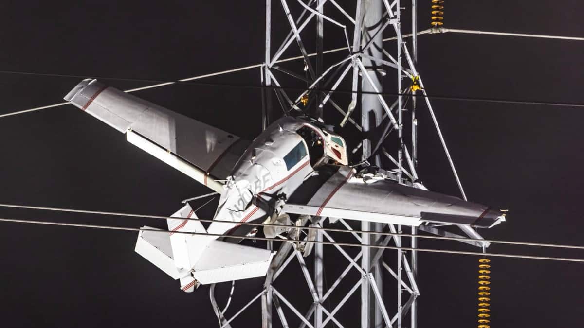Avioneta se estrelló contra una torre de energía eléctrica en Estados Unidos