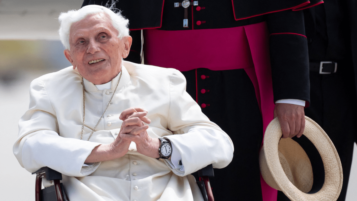 Estado de salud de Benedicto XVI sigue siendo grave pero estable, según el Vaticano