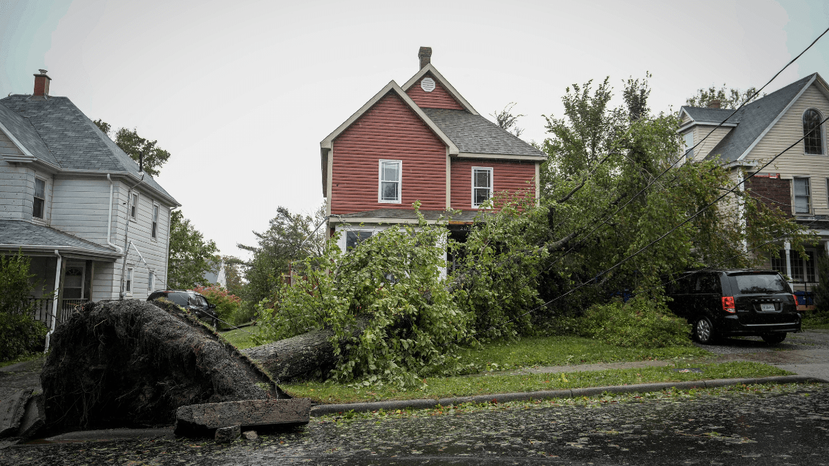 Huracán Fiona llegó con fuerza a Canadá e impactó a varias provincias