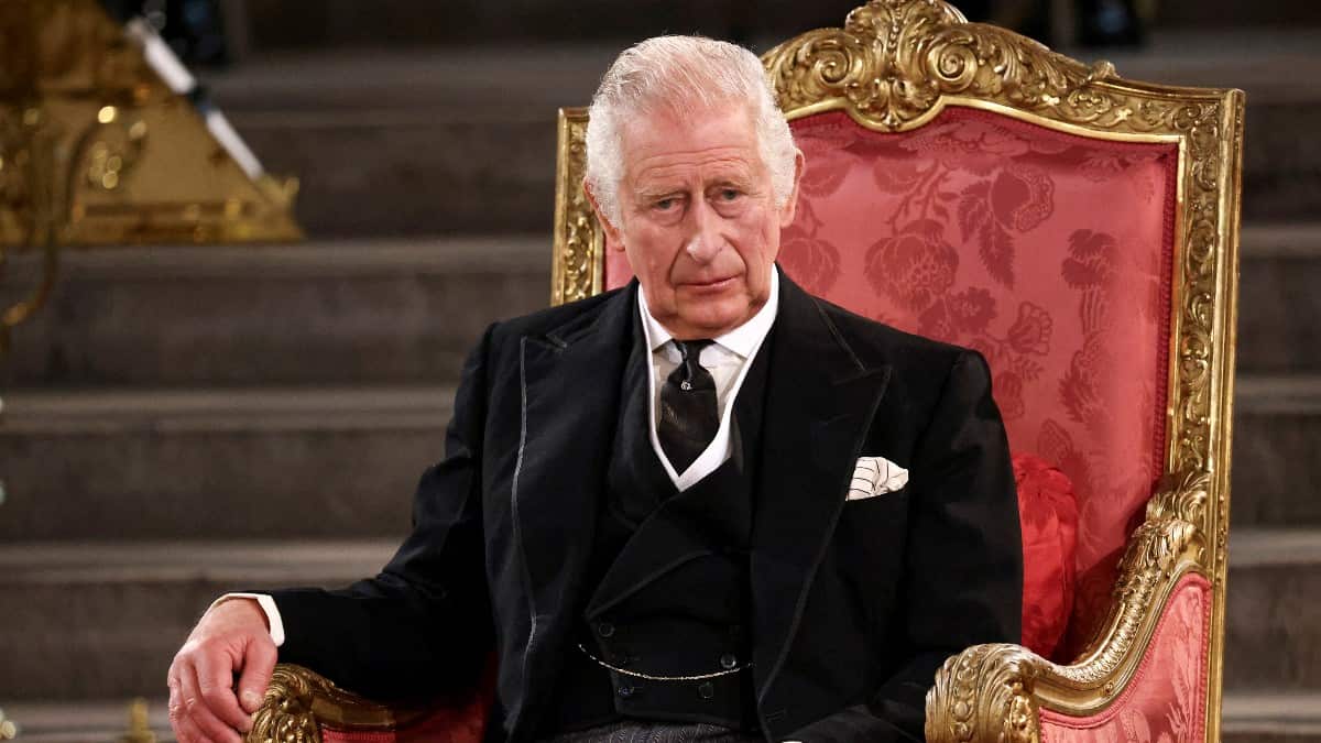 Carlos III prometió ante el Parlamento reinar de manera "desinteresada"