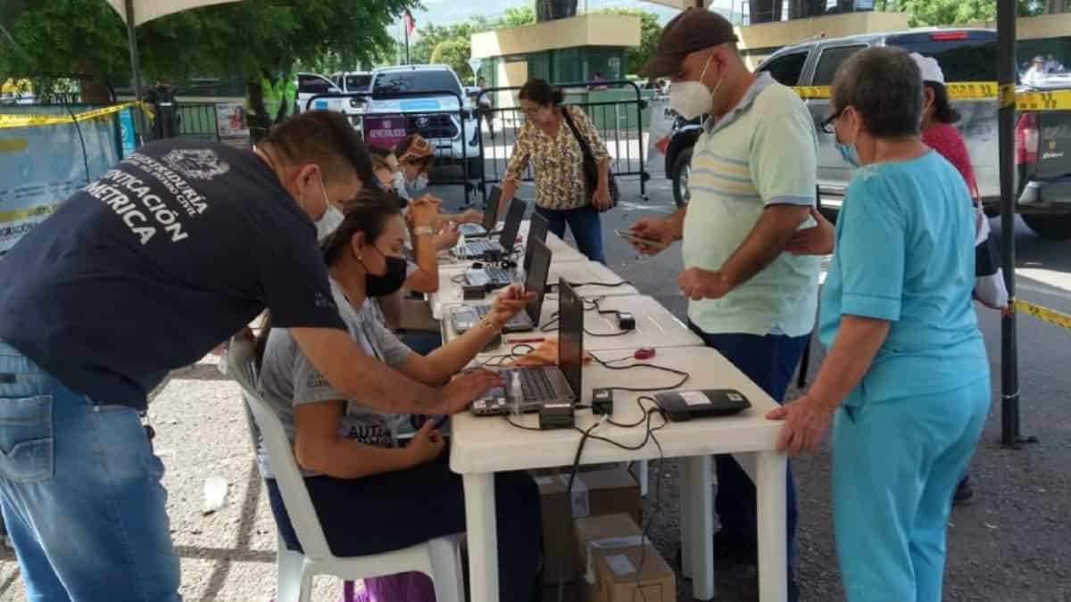 Colombianos sufran en puestos fronterizos con Venezuela - Foto: @Registraduria