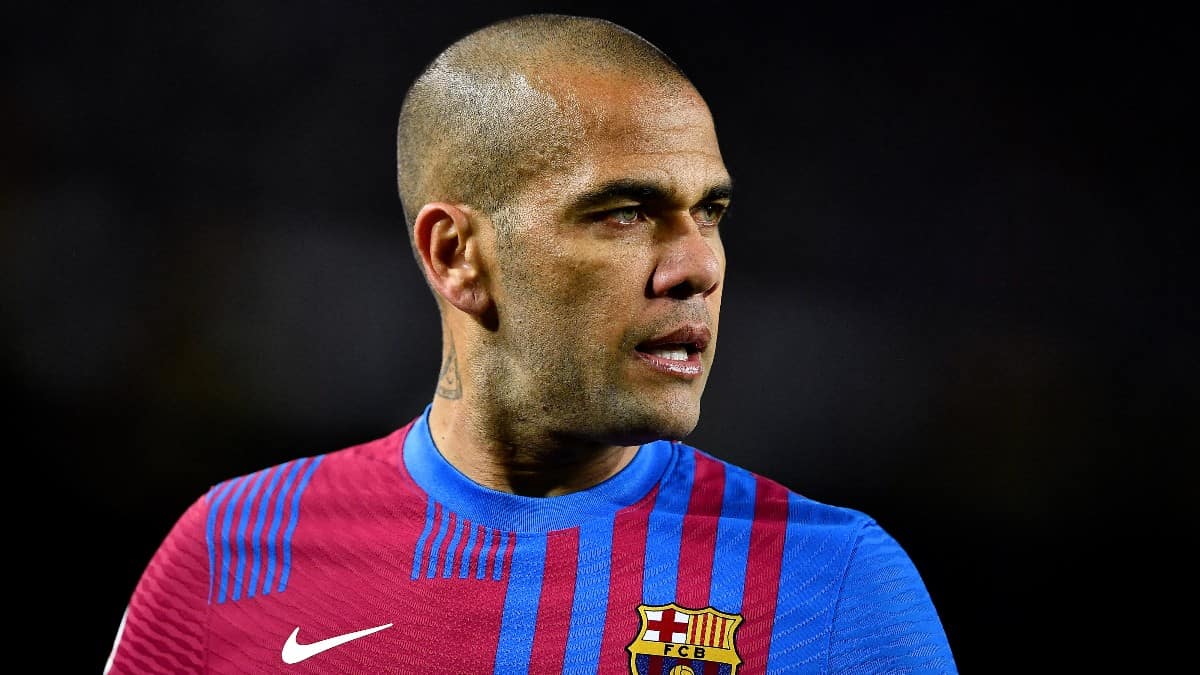 Detienen al futbolista brasileño Dani Alves por denuncia de una presunta agresión sexual