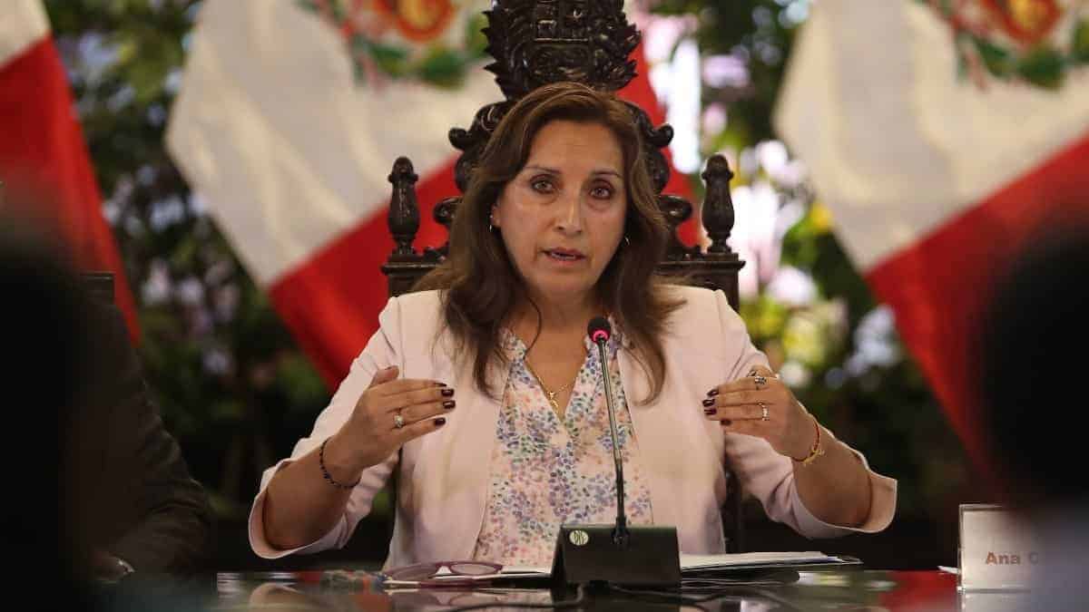 Fiscalía de Perú investiga a Dina Boluarte por genocidio