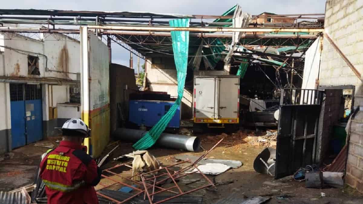 Daños por explosión en textilera/ Foto Policía de Sucre