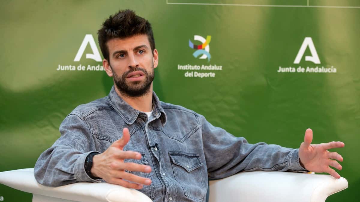 Pique habría atacado a paparazzi tras ser cuestionado por Shakira