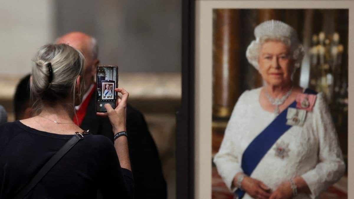 Así se vivió la noticia de la muerte de Isabel II durante un vuelo