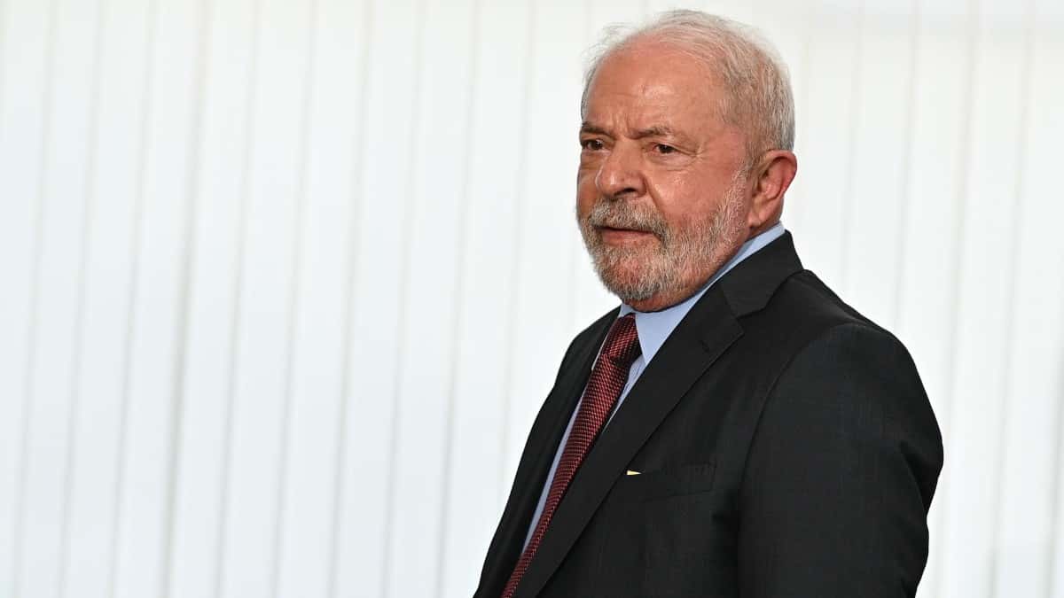 Lula comienza mal, llamando “estupidez” al techo de gasto y aprobando 52 decretos