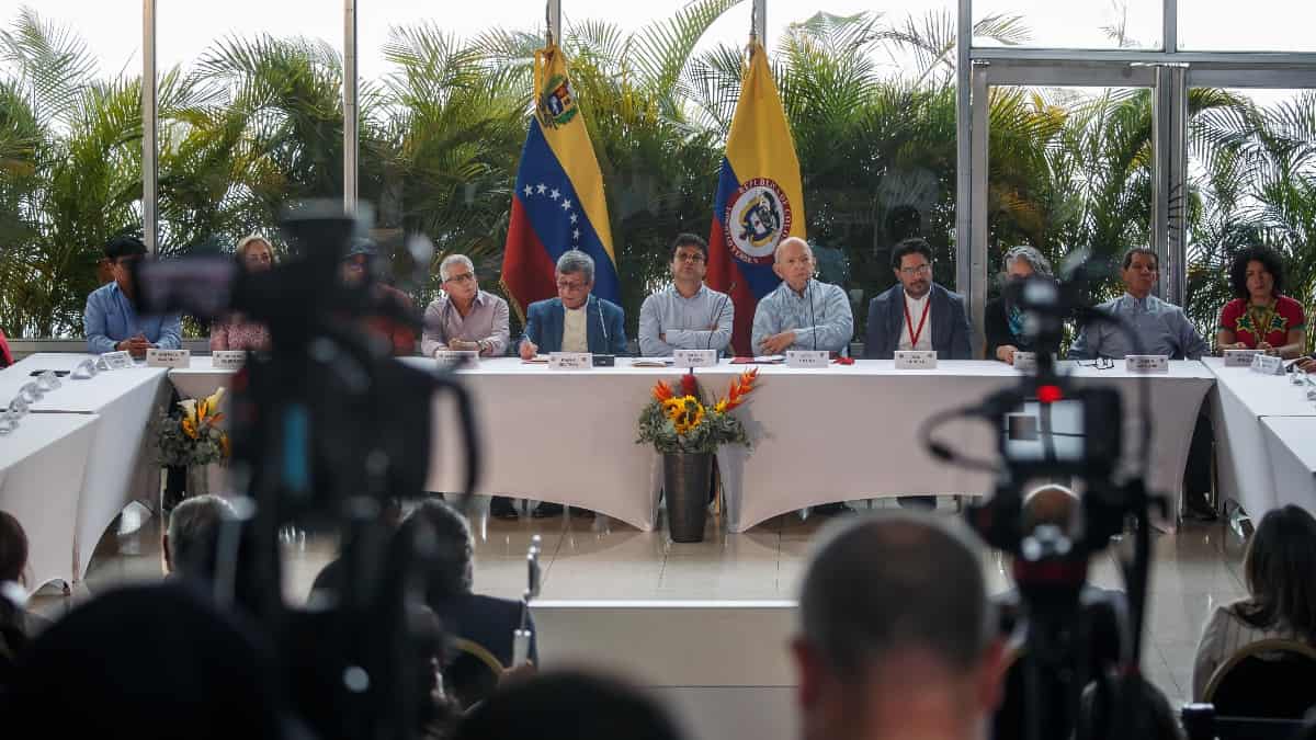 Mesa de diálogo entre el gobierno de Colombia y el ELN | Foto: EFE Gobierno colombiano y ELN confirmaron nueva fecha para la reunión “extraordinaria” en Caracas